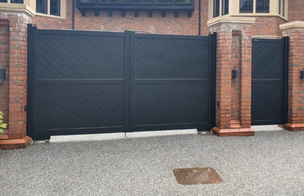 The Wentworth Aluminum Driveway Gate - Full Privacy Diagnal Infil Double Gate - Image 2
