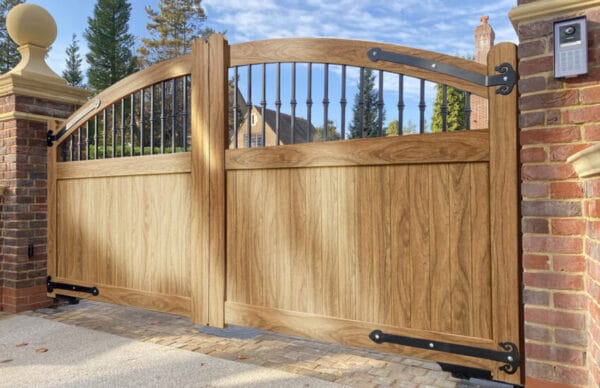Bramblewood Executive Aluminium Driveway Gate Curved Top Partial Privacy  - Vertical Infil