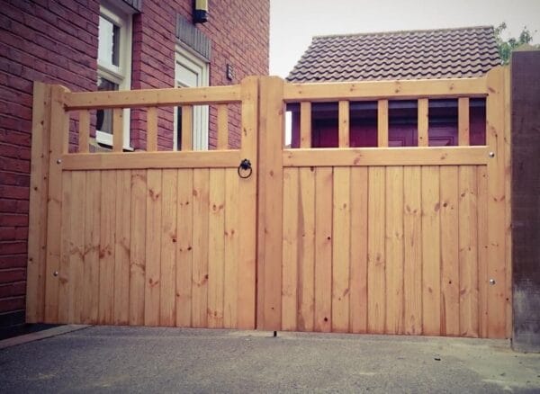 Chester Wooden Driveway Gates - Image 2