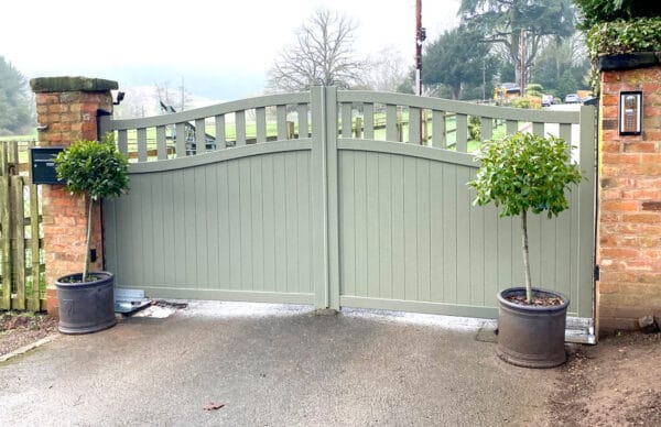 Blenheim Aluminum Driveway Gate Bell Curved Top