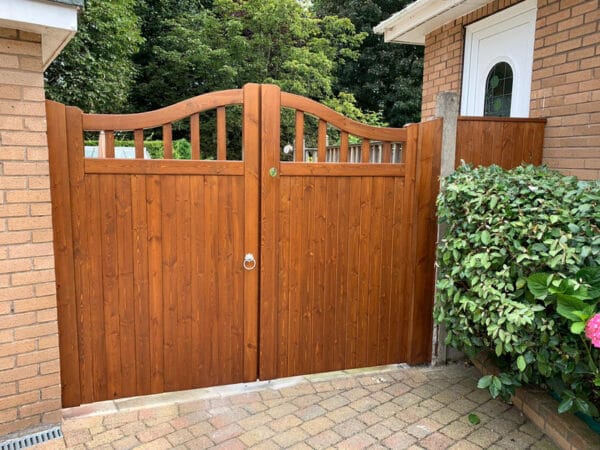 Cheshire Wooden Driveway Gates - Curved Design - Image 2