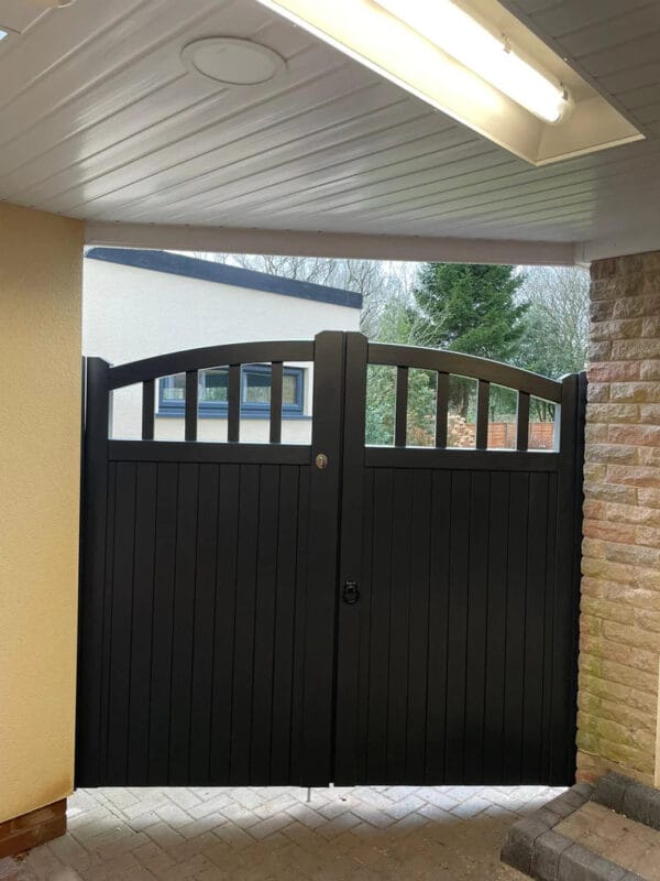 Wooden Driveway Gates - Tarpoley Design - Image 3